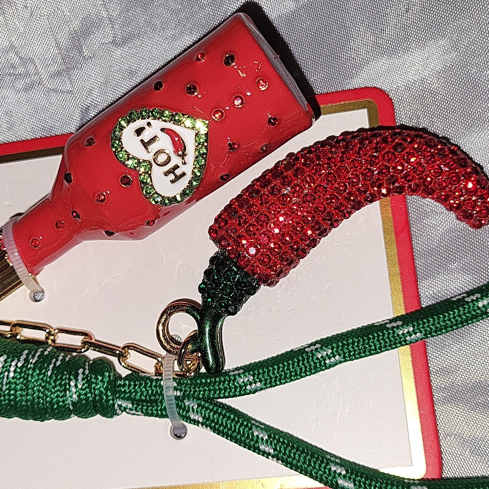 Piper K HOT CHILLI PEPPER Hot sauce Bag Charm Keychain Brand New - Picture 4 of 4